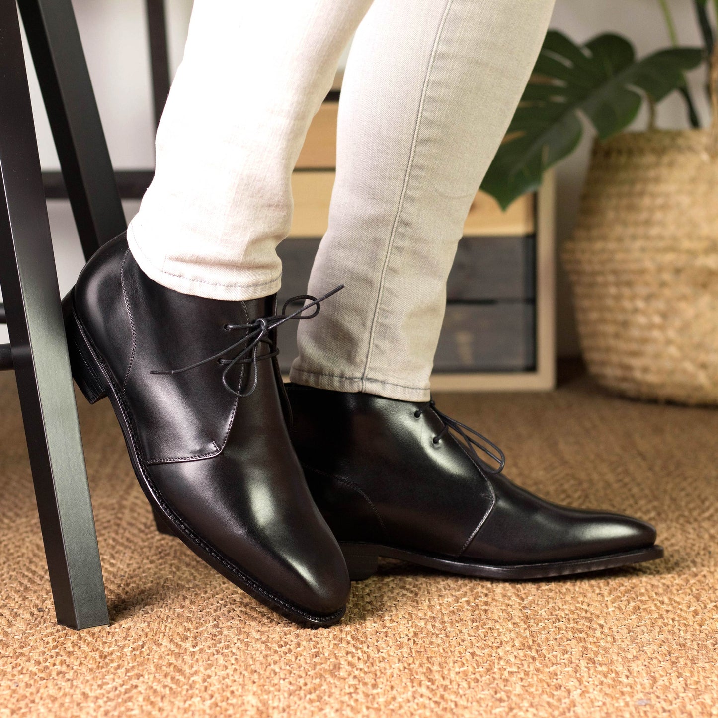Leather Chukka Savile│ Black - Burgundy Soles