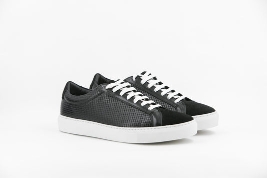 LOW TOP TRAINER BLACK AND WHITE