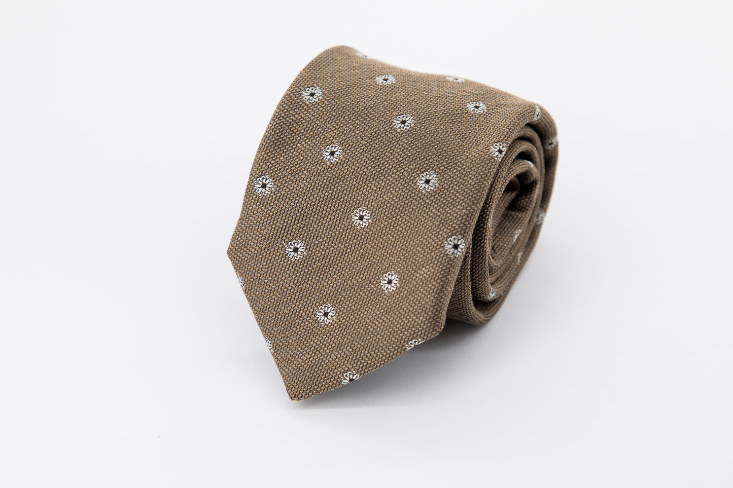 TIE - Black and White Daisy On Beige Background
