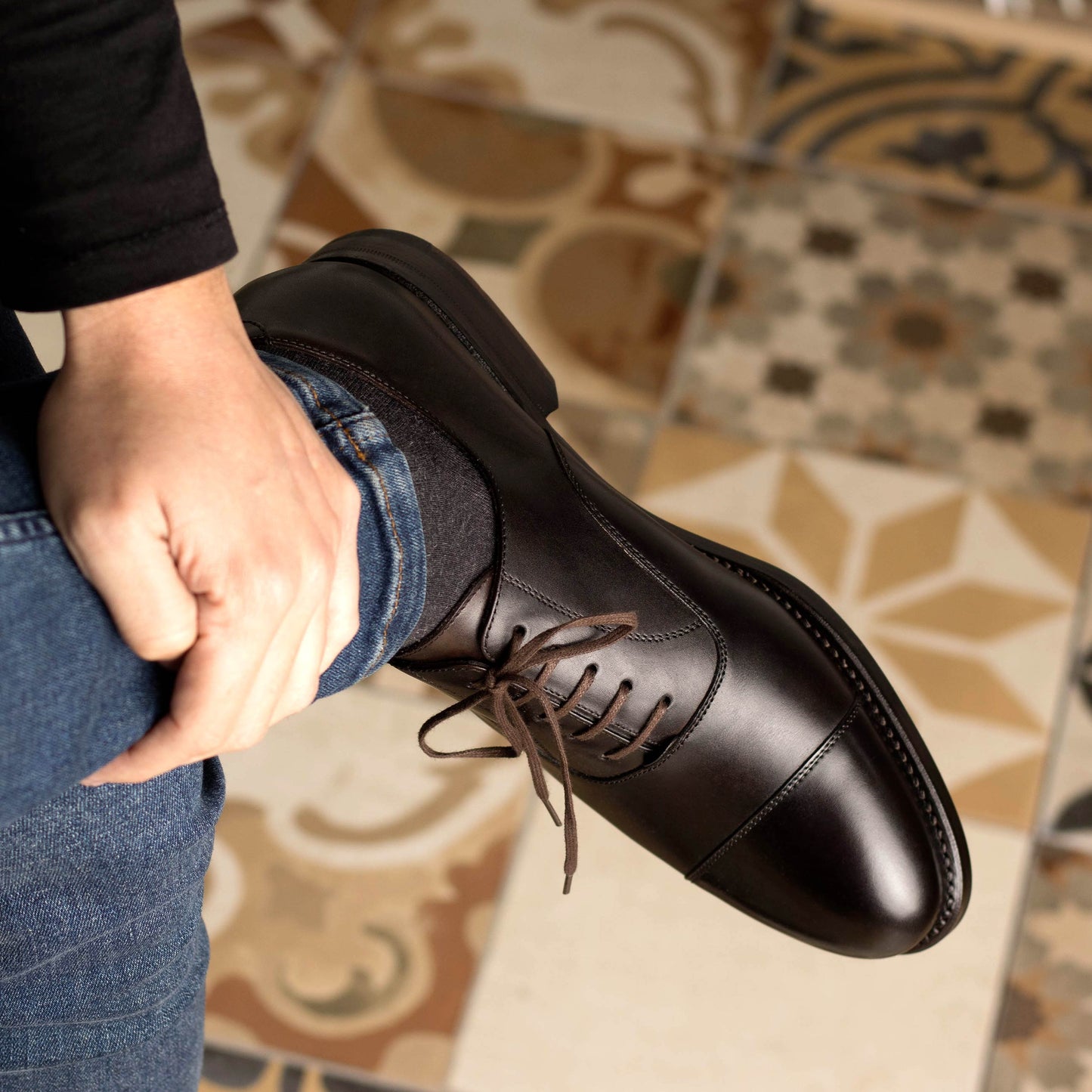 Leather Oxford Zurigo │ Black - Dark Brown Laces - Burgundy Soles