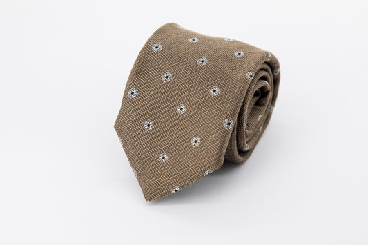 TIE - Black and White Daisy On Beige Background